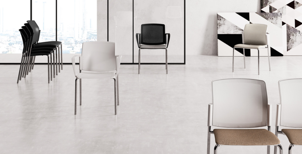 Chaise Logan 4 pied en Métal chromé - Dossier et assise en mousse Tapisse en tissu avec accoudoir additional image
